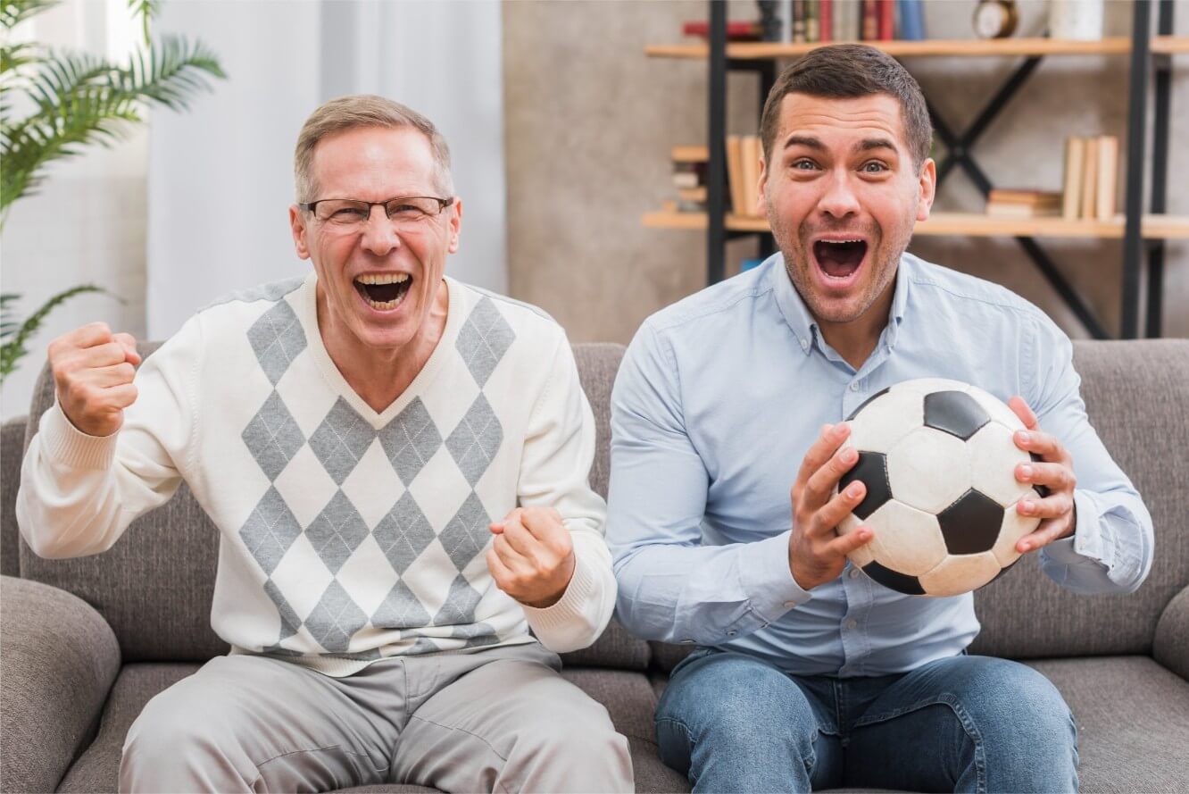 Fãs de futebol a ver um jogo